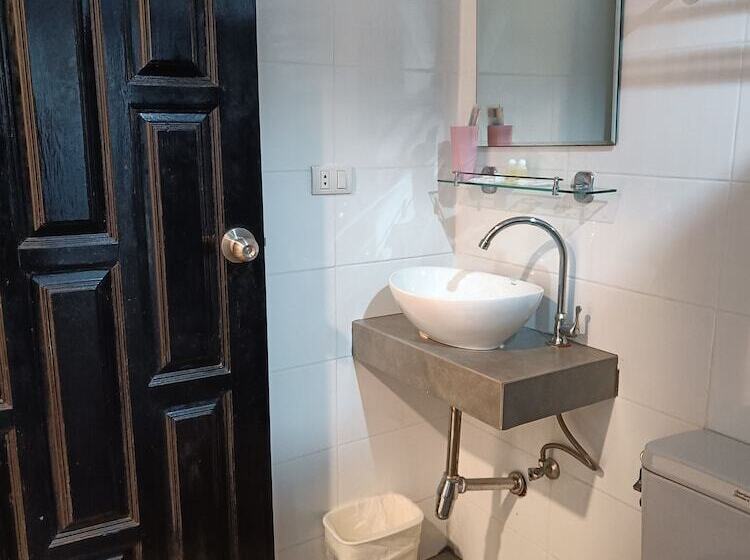 חדר סטנדרט, Noble House Patong