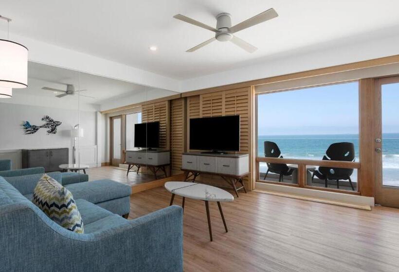 מיטת קינג בסוויטה, Pier South Resort, Autograph Collection