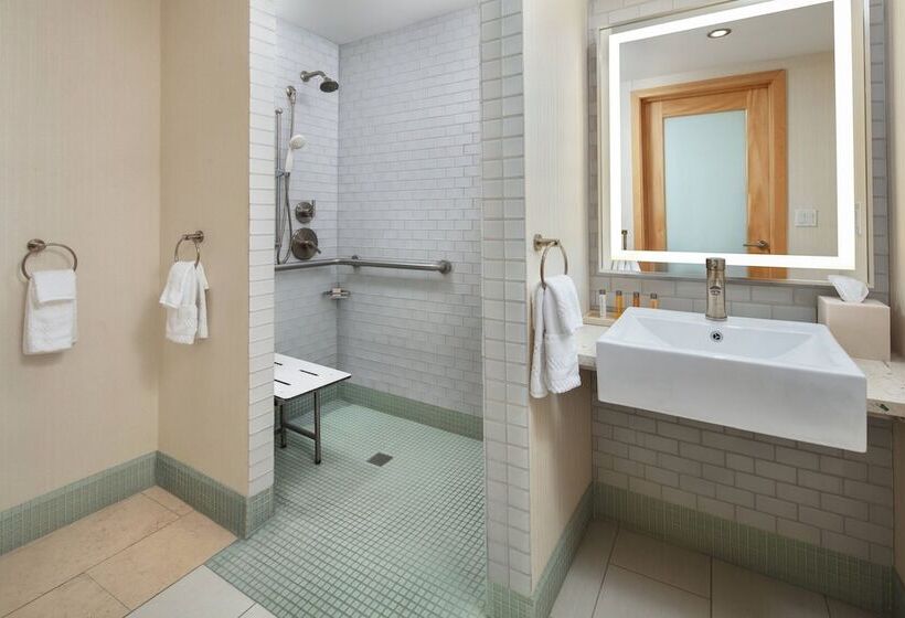 جناح مزوَّد بشرفة, Pier South Resort, Autograph Collection