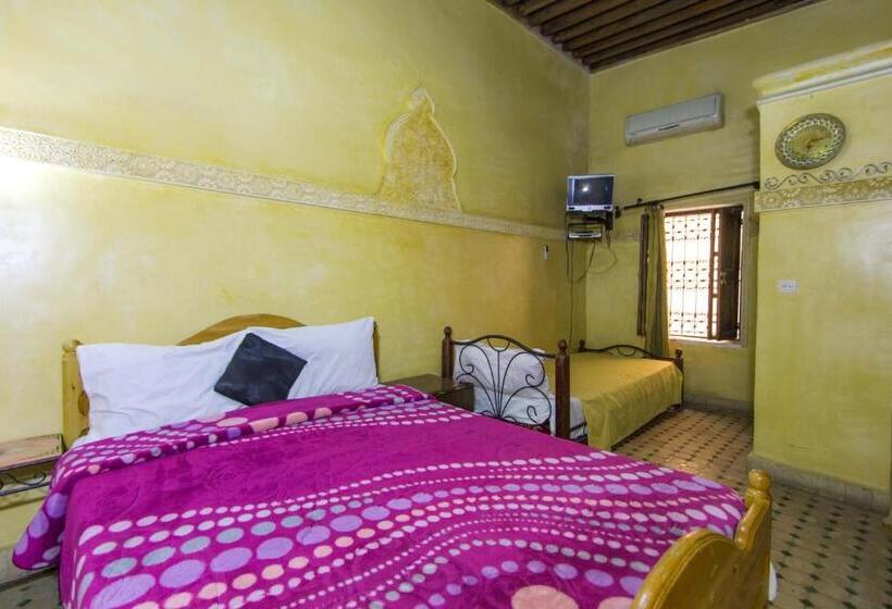 豪华三人间, Riad Anass Al Ouali