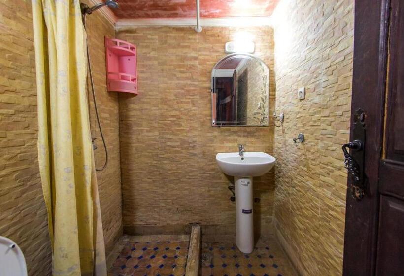 标准间, Riad Anass Al Ouali