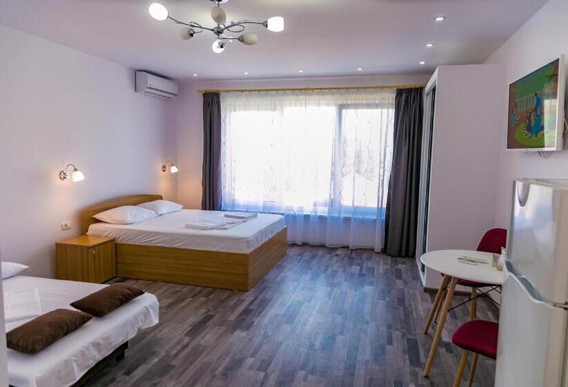 اتاق خانوادگی, Casa Iordachescu 2 Mai