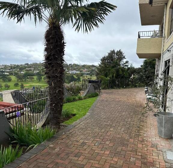 סטודיו דלוקס, Welgemoed Villa