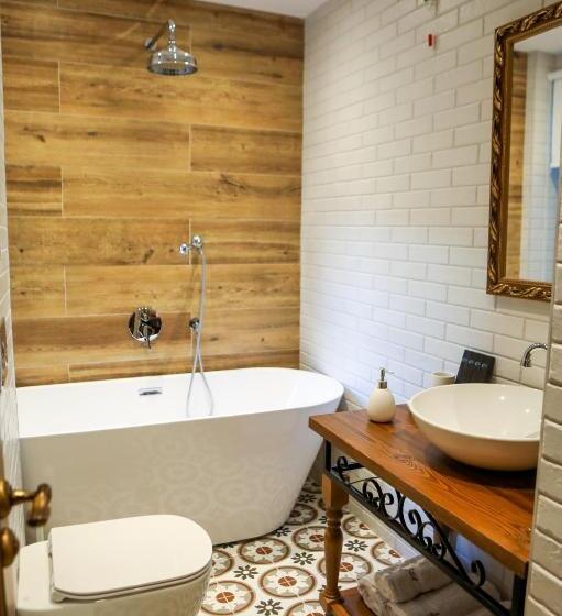 חדר משפחתי, Vila Sonnet