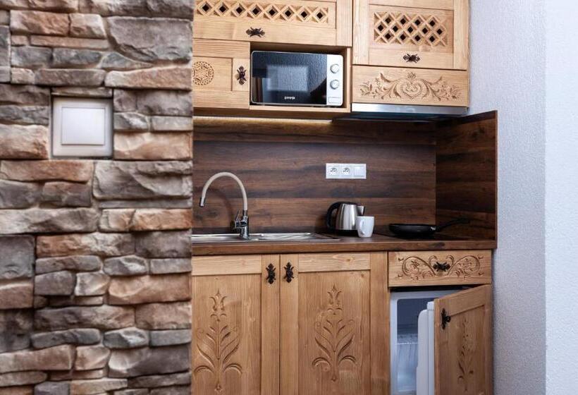 Номер Deluxe, Drevenica U Pavla