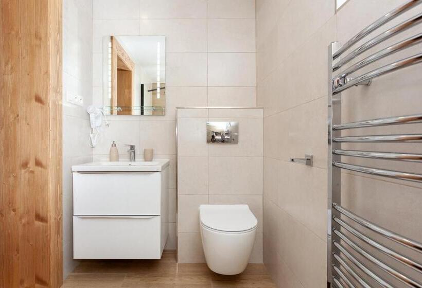 Номер Deluxe, Drevenica U Pavla