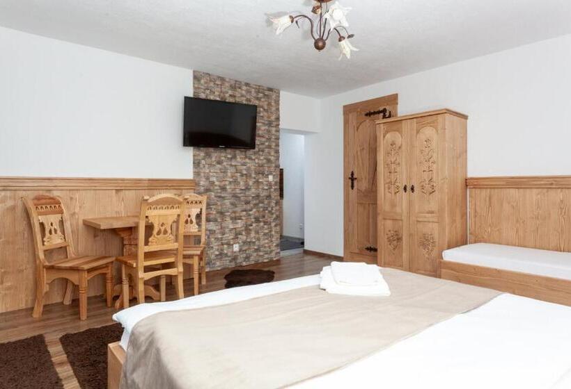 Номер Deluxe, Drevenica U Pavla