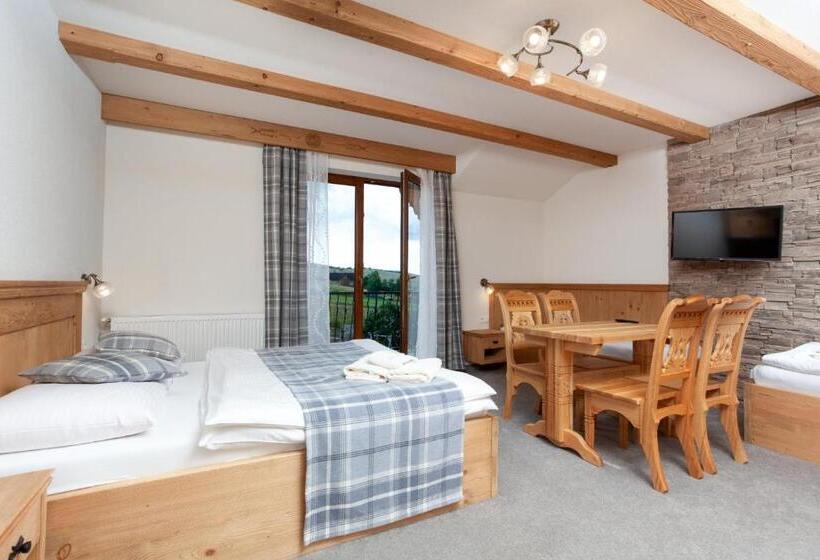 Четырехместный Номер Стандарт с Балконом, Drevenica U Pavla