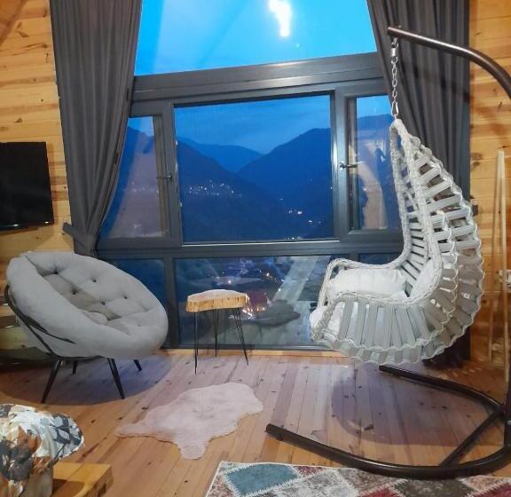 スタンダードバンガロー, Ekakta Bungalov