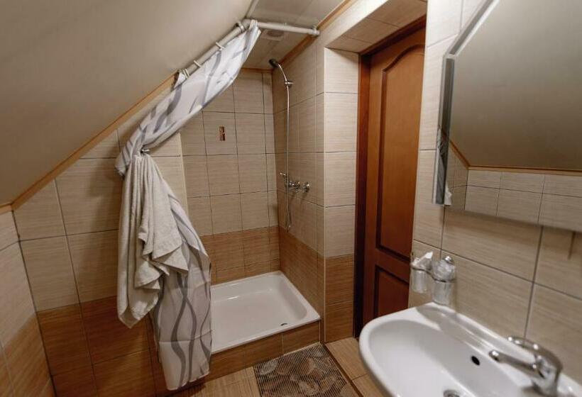 Номер Стандарт Трехместный, готель яблуниця