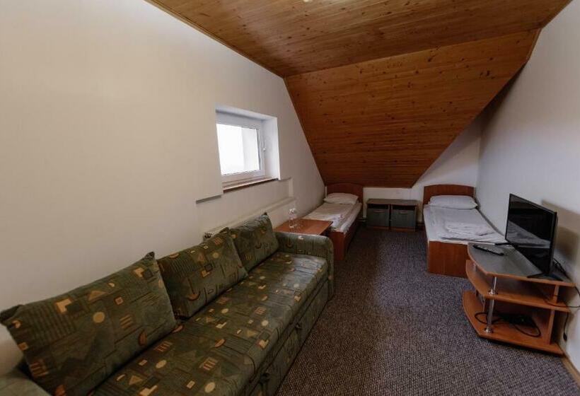 Номер Стандарт Трехместный, готель яблуниця