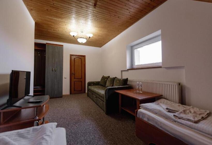 Номер Стандарт Трехместный, готель яблуниця