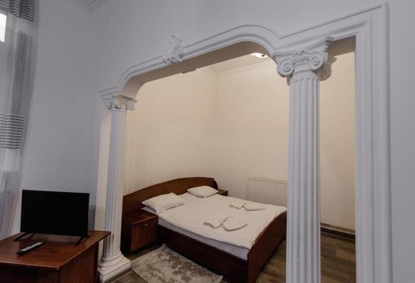 Семейное Студио, готель яблуниця