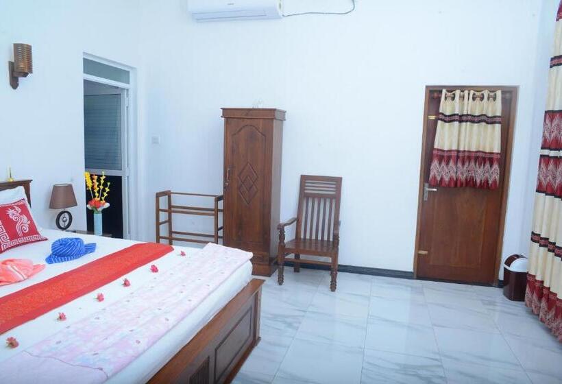 חדר דלוקס לשלושה, Gold Sand Resort