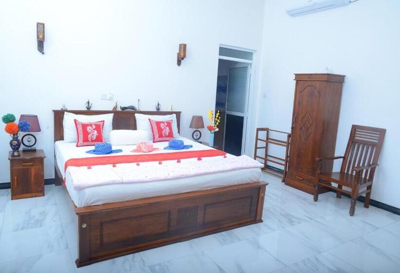 חדר דלוקס לשלושה, Gold Sand Resort