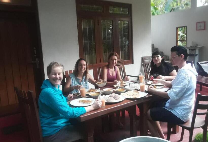 חדר דלוקס לשלושה, Gold Sand Resort