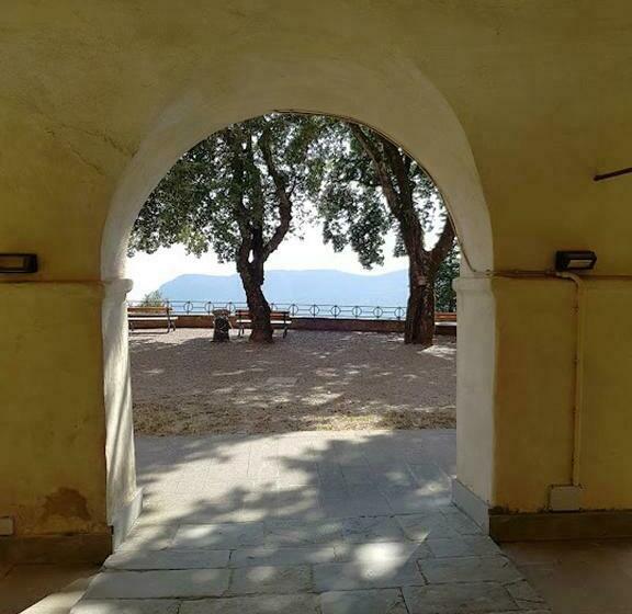 اتاق استاندارد سه نفره, Santuario Ns Soviore Cinque Terre