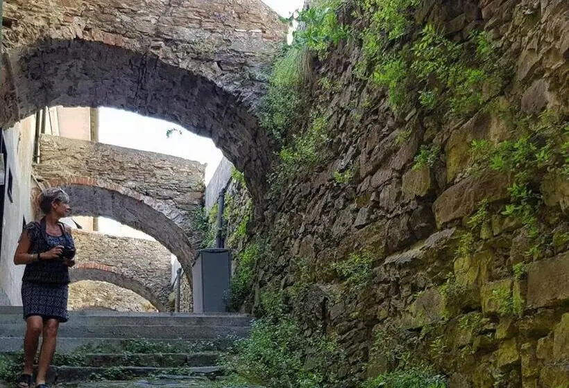 ファミリールーム, Santuario Ns Soviore Cinque Terre