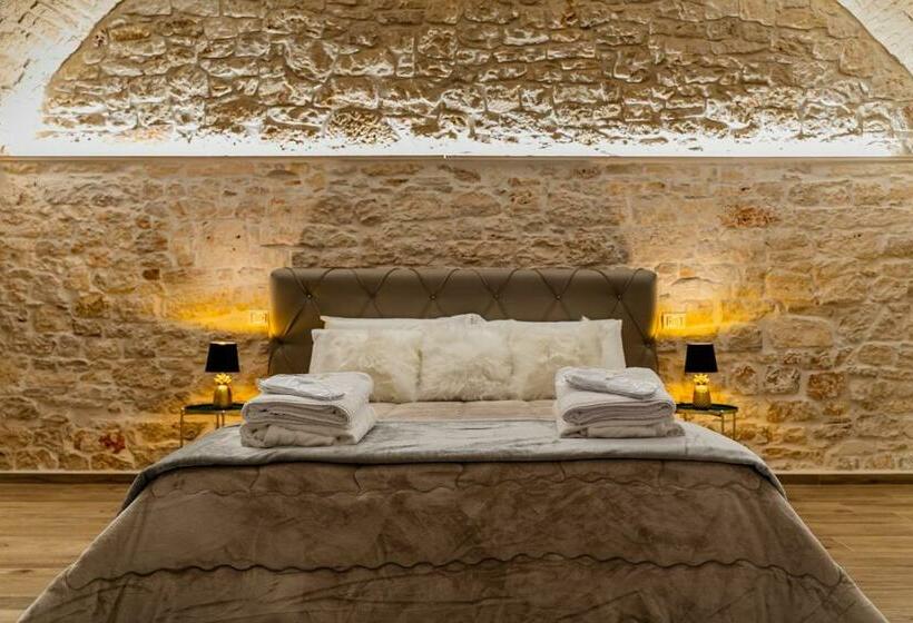Номер Стандарт с Гидромассажем, Gold Suite B&b