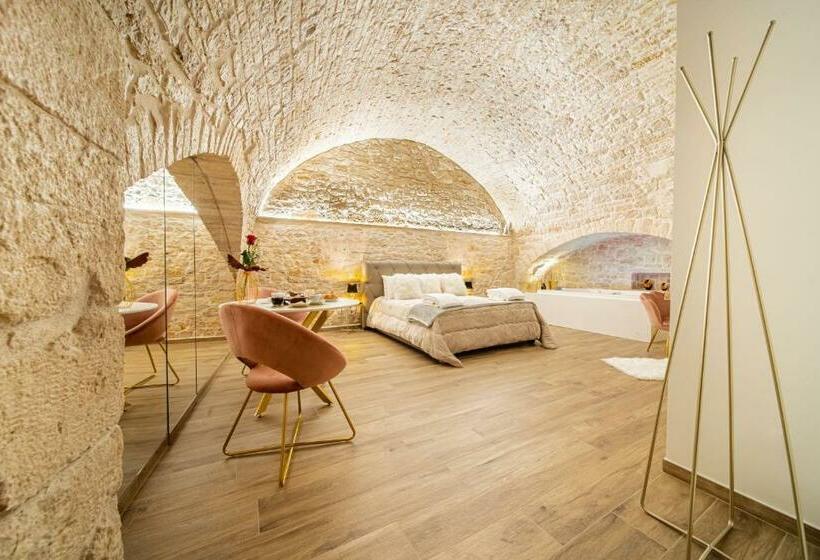 Номер Стандарт с Гидромассажем, Gold Suite B&b