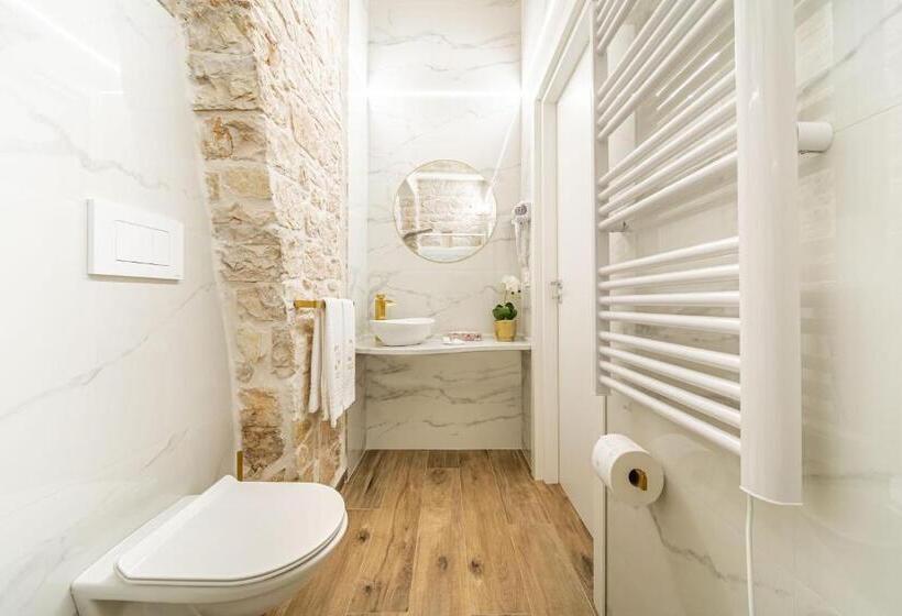 Номер Стандарт с Гидромассажем, Gold Suite B&b