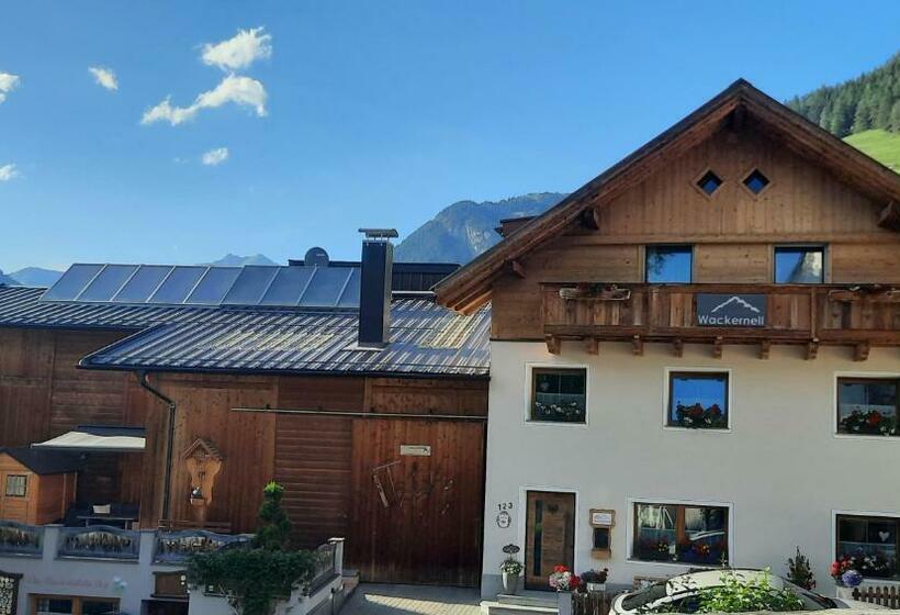 آپارتمان 1 خوابه با بالکن, Apart Wackernell