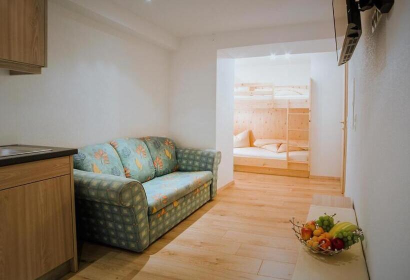 آپارتمان 1 خوابه با بالکن, Apart Wackernell