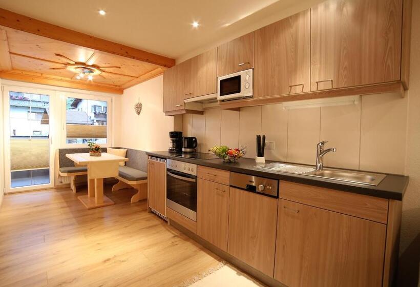 آپارتمان 1 خوابه با بالکن, Apart Wackernell