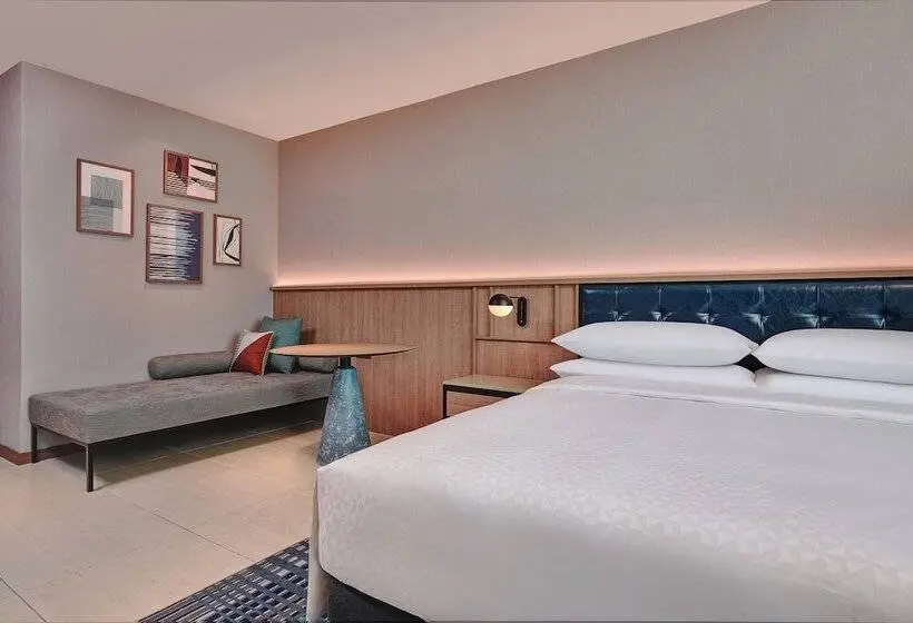 バルコニー付きデラックスルーム, Four Points By Sheraton Desaru