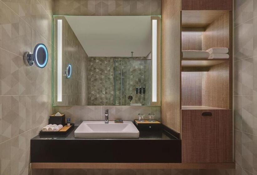 Номер Deluxe с Балконом, Four Points By Sheraton Desaru