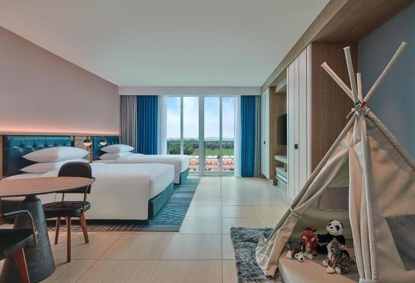 Семейный Номер, Four Points By Sheraton Desaru