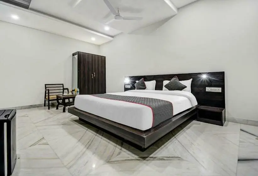 اتاق لوکس سه تخته, Townhouse Pisto Inn