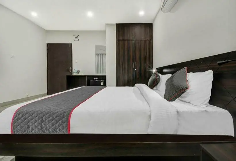 اتاق لوکس سه تخته, Townhouse Pisto Inn
