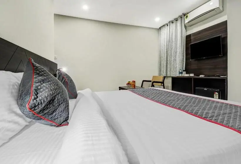 اتاق لوکس سه تخته, Townhouse Pisto Inn