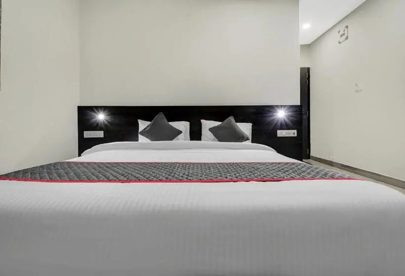 اتاق لوکس سه تخته, Townhouse Pisto Inn