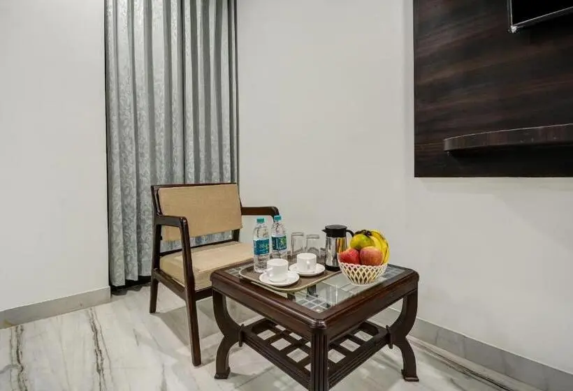 اتاق لوکس سه تخته, Townhouse Pisto Inn