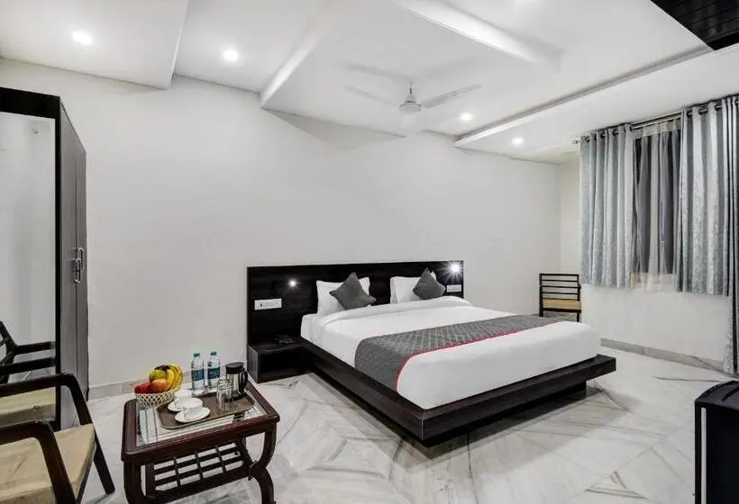 اتاق لوکس سه تخته, Townhouse Pisto Inn