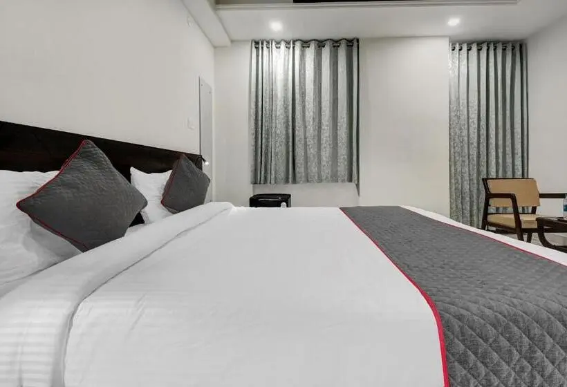 اتاق لوکس سه تخته, Townhouse Pisto Inn