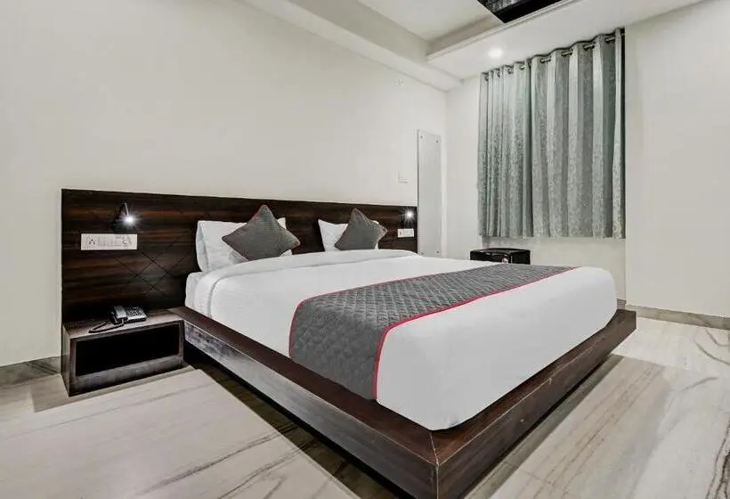 اتاق لوکس سه تخته, Townhouse Pisto Inn