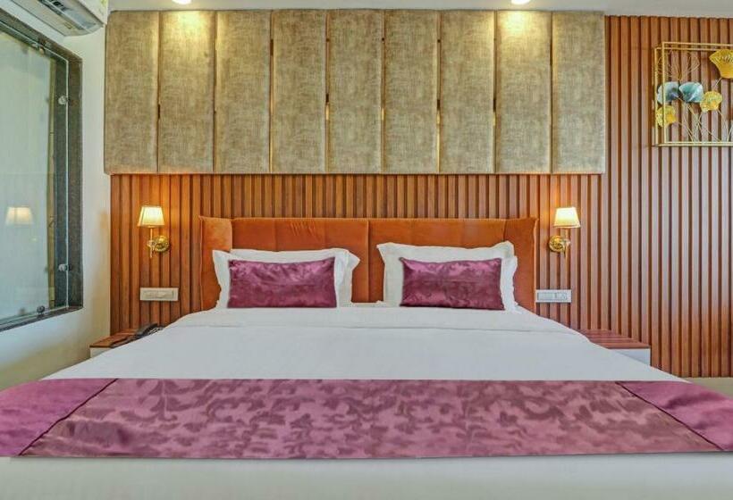 Quarto Deluxe, Woodville Inn   Hotel In Mcleodganj