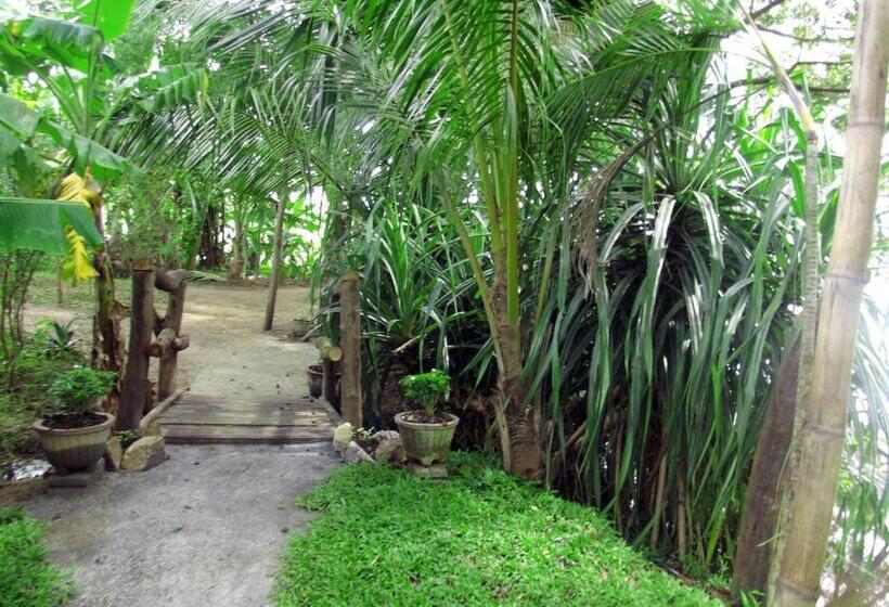 חדר משפחתי, Lake Face Cabana