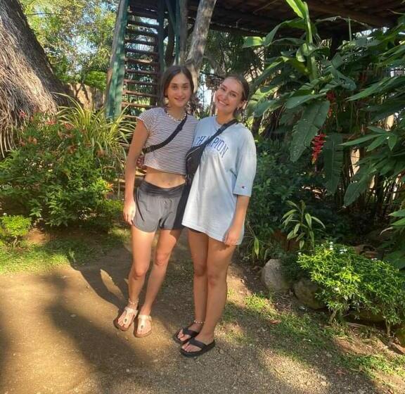 חדר משפחתי, Lake Face Cabana