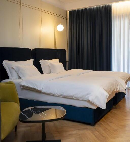 带阳台的豪华间, Moncafe Hotel Etico Tirana