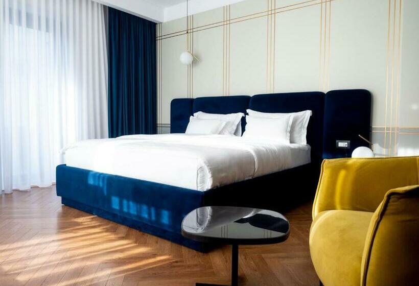 带阳台的豪华间, Moncafe Hotel Etico Tirana