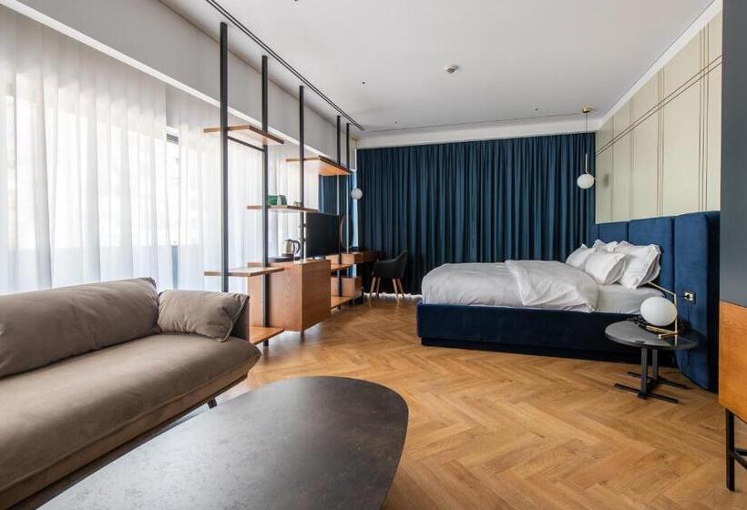 带阳台套房, Moncafe Hotel Etico Tirana