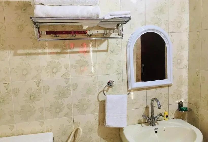 Deluxe Kolmen Hengen Huone, Rose Cottage  A Heritage Retreat
