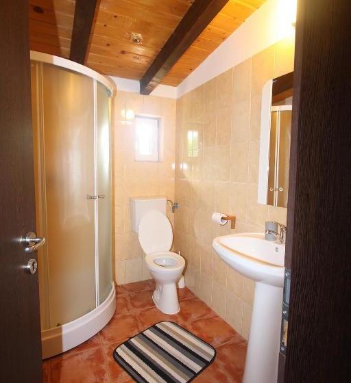 اتاق استاندارد سه نفره, Pensiunea Cehov