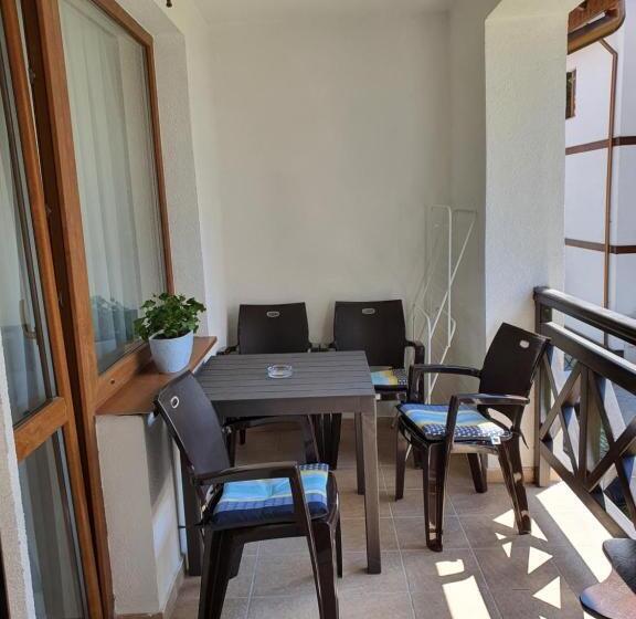 شقة غرفة واحدة, апартамент лейк вю, вила флора, комплекс маунтин лейк