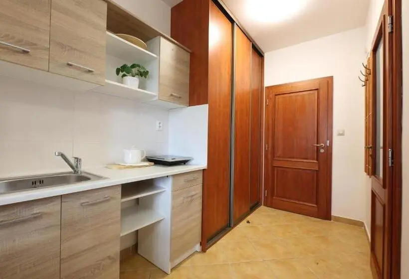 سوئیت جونیور با چشمانداز باغ, úpatí Ještědu Apartmány