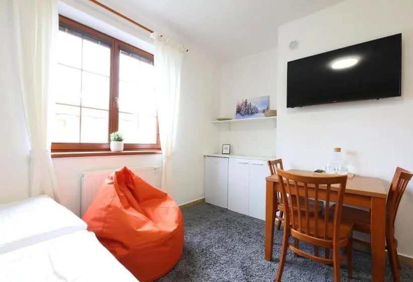 سوئیت جونیور با چشمانداز باغ, úpatí Ještědu Apartmány